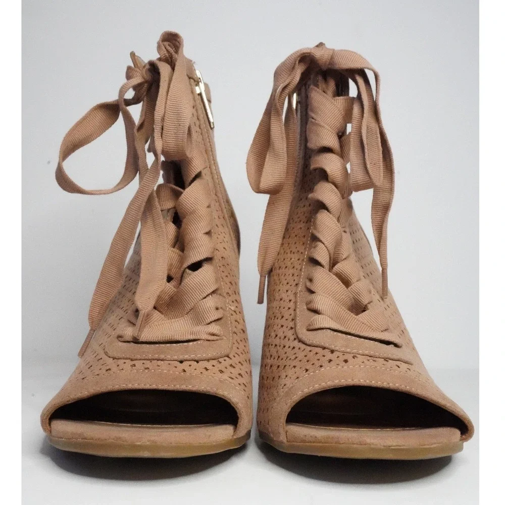 Circus by Sam Edelman, Ellen Perforated Lace Up Peep Toe Heeled Booties Size 9.5